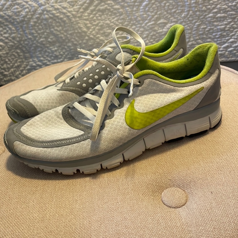 Nike womens 5.0 running shoes